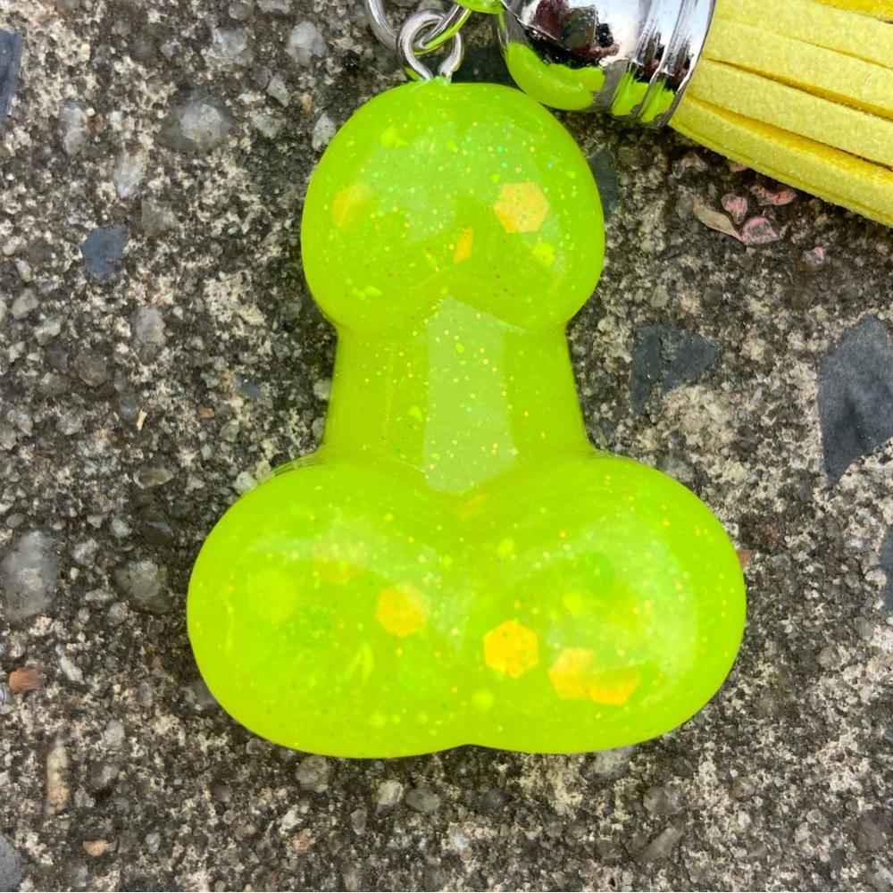 Epoxy Resin “Willy” Keychain - Picture 2 of 3
